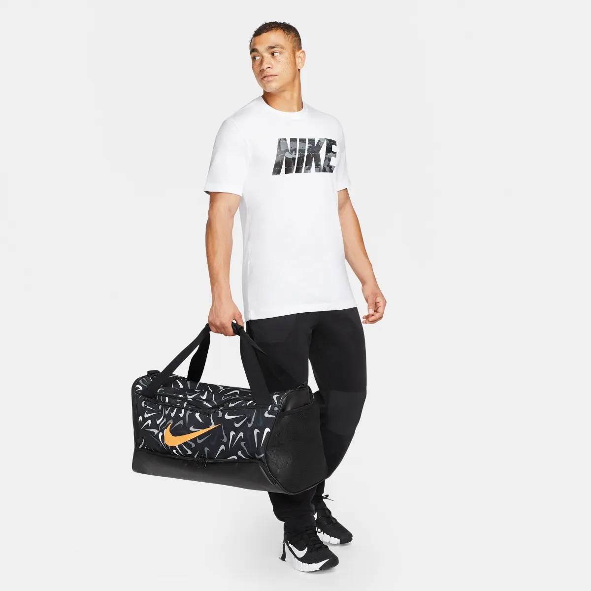 Bolso Entrenamiento Nike Brasilia 9.5 Negro/Blanco/Naranjo