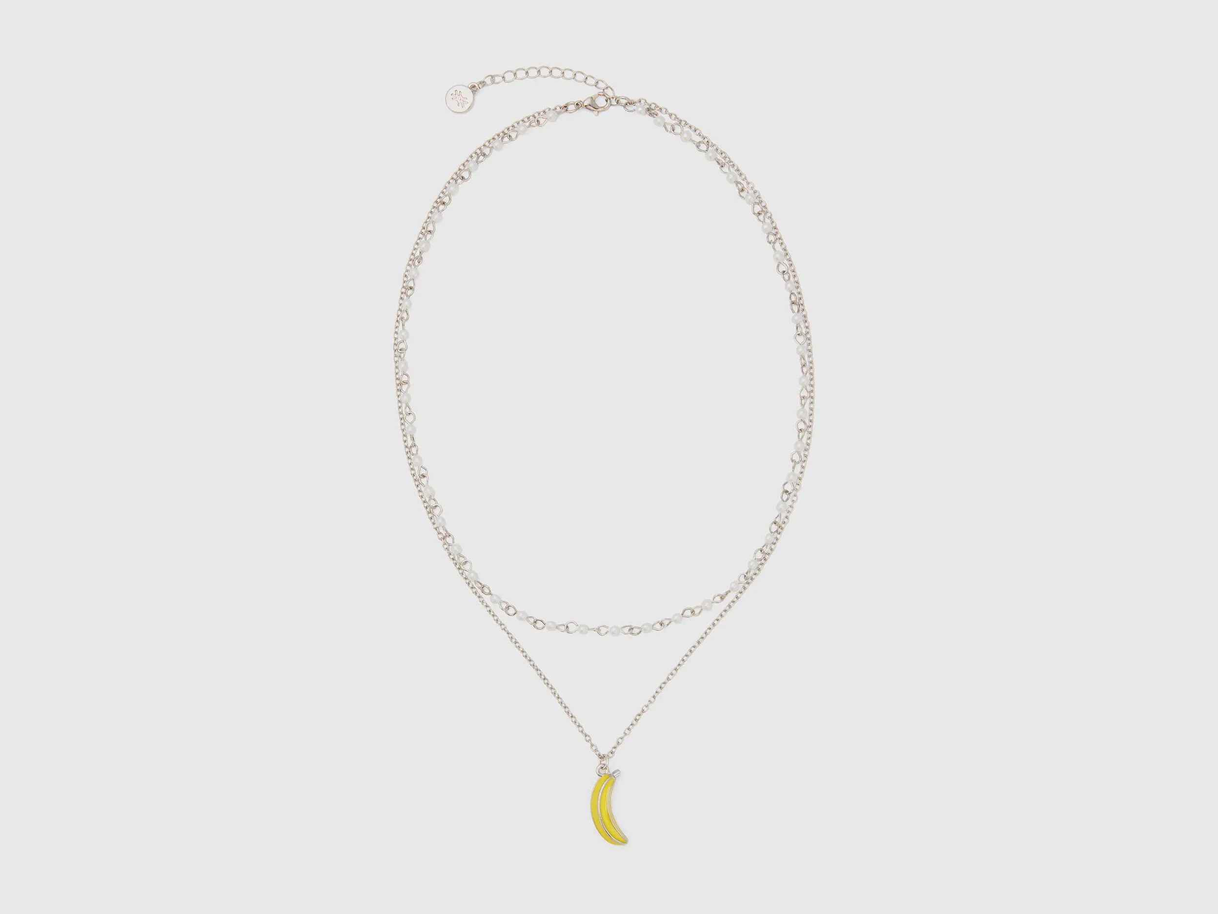 Collar de doble vuelta con colgante de plátano amarillo
