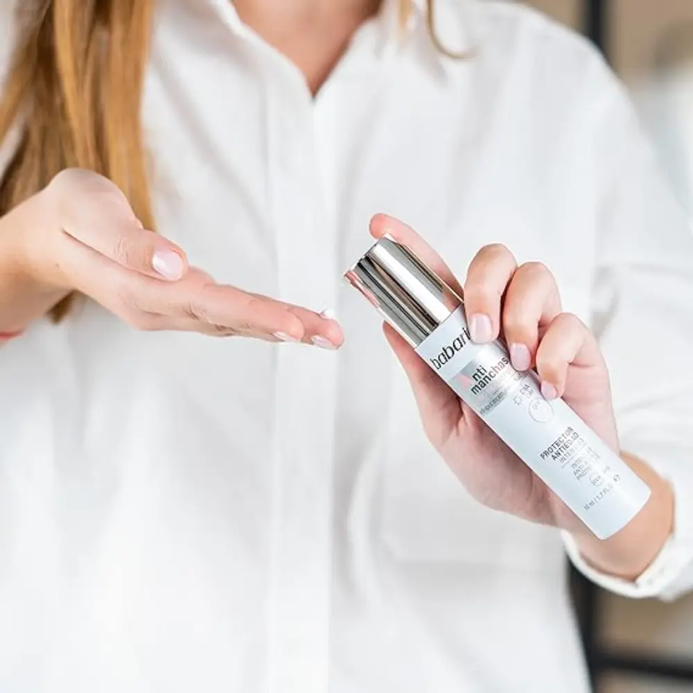 Crema hidratante antimanchas de día con protector solar SPF 20
