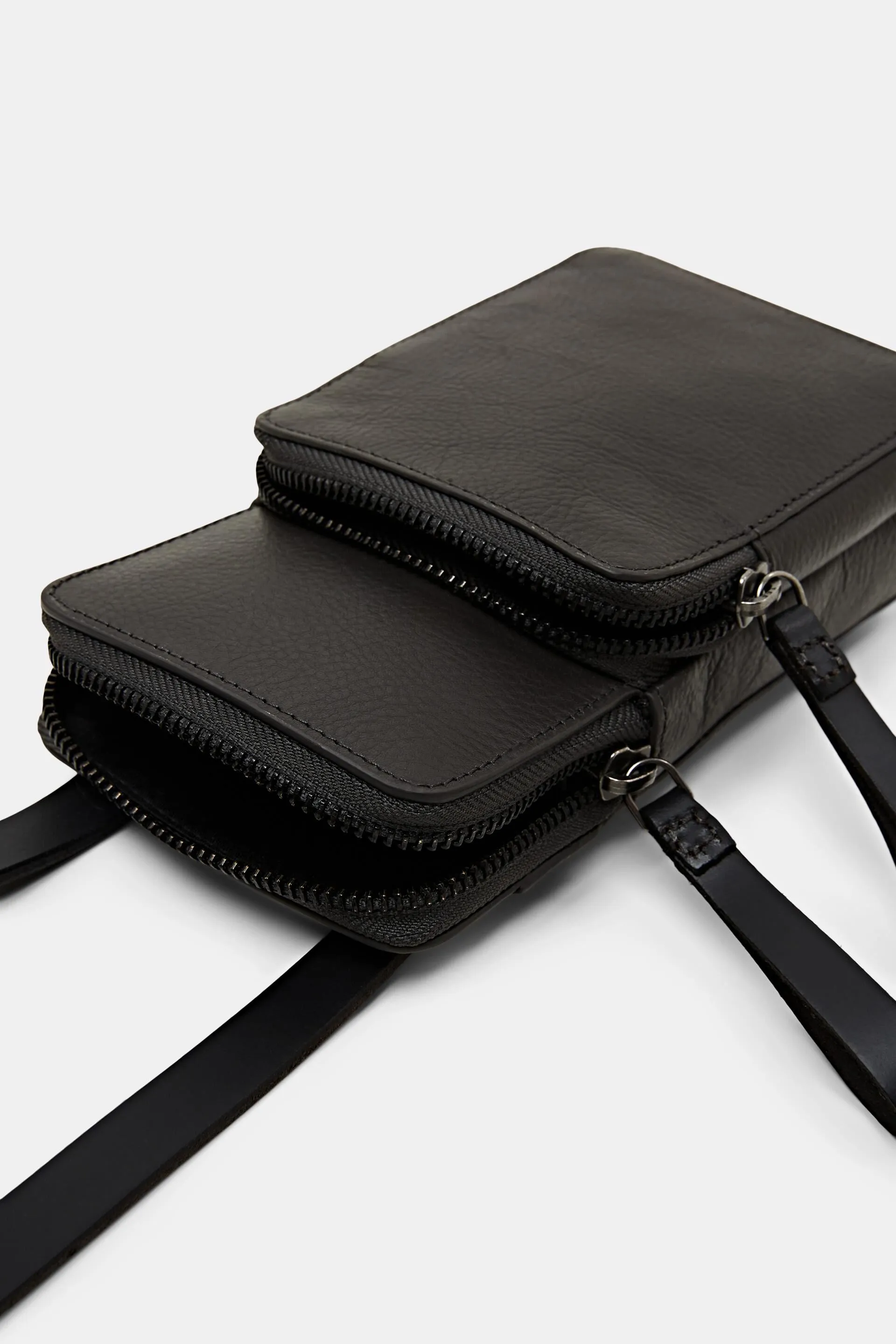Funda bandolera de piel para el móvil