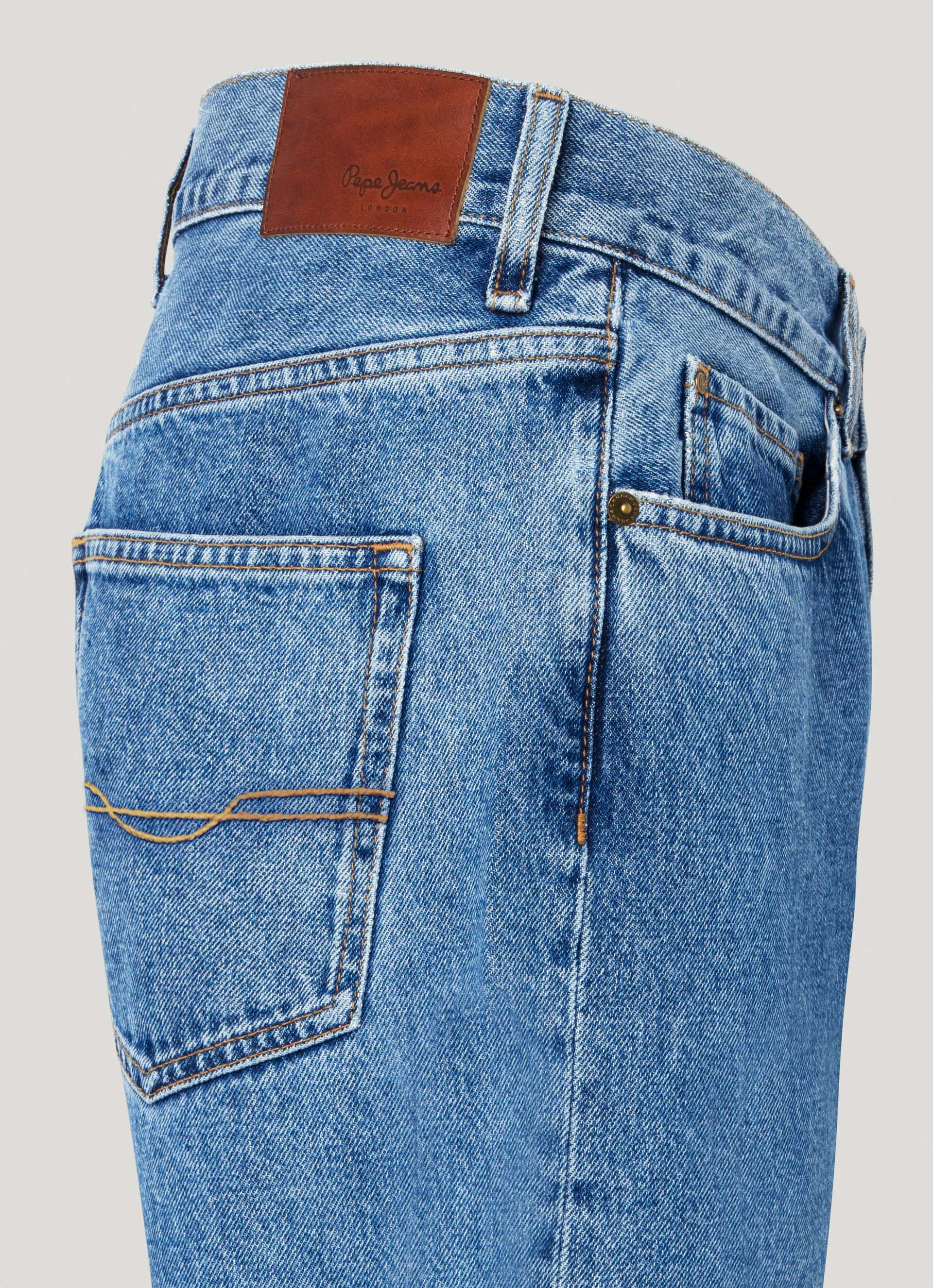 JEANS FIT LOOSE Y TIRO REGULAR  BARREL JEANS