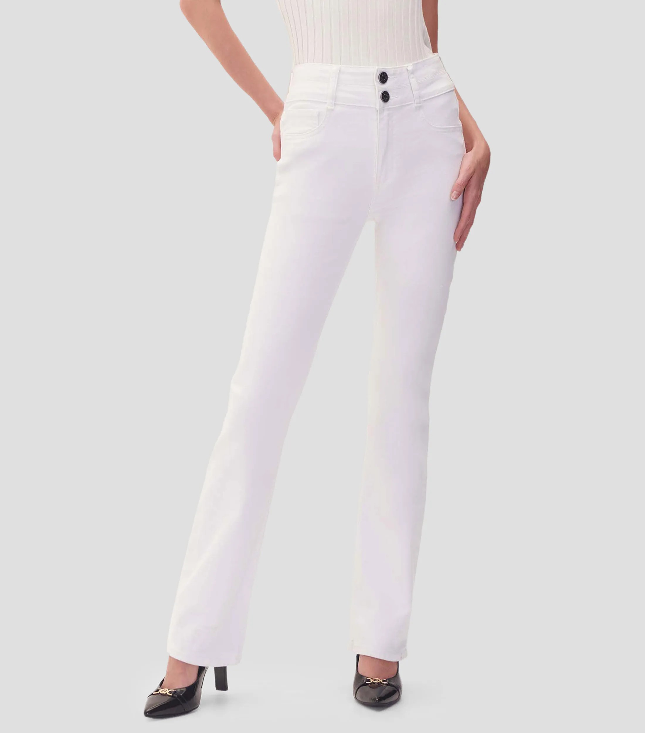 Julio Jeans Acampanados Tiro Alto Doble Pretina Blancos Mujer