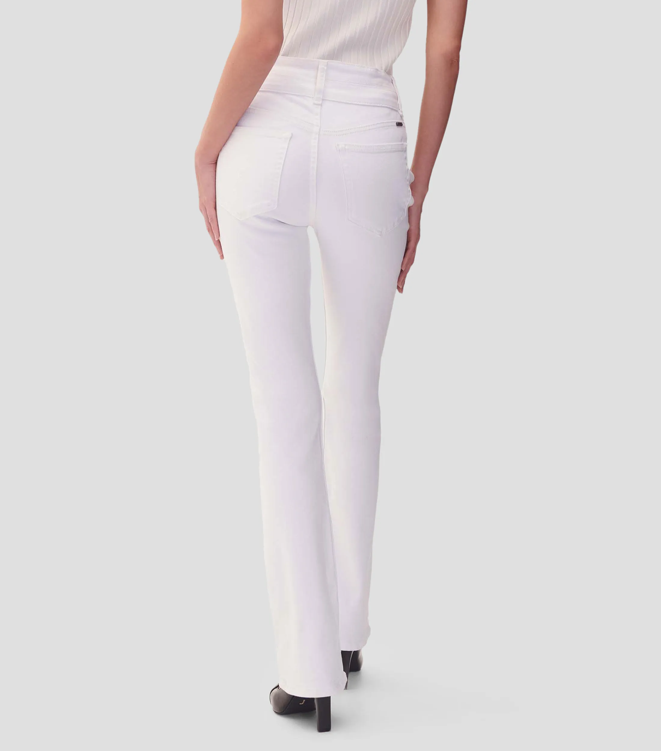 Julio Jeans Acampanados Tiro Alto Doble Pretina Blancos Mujer