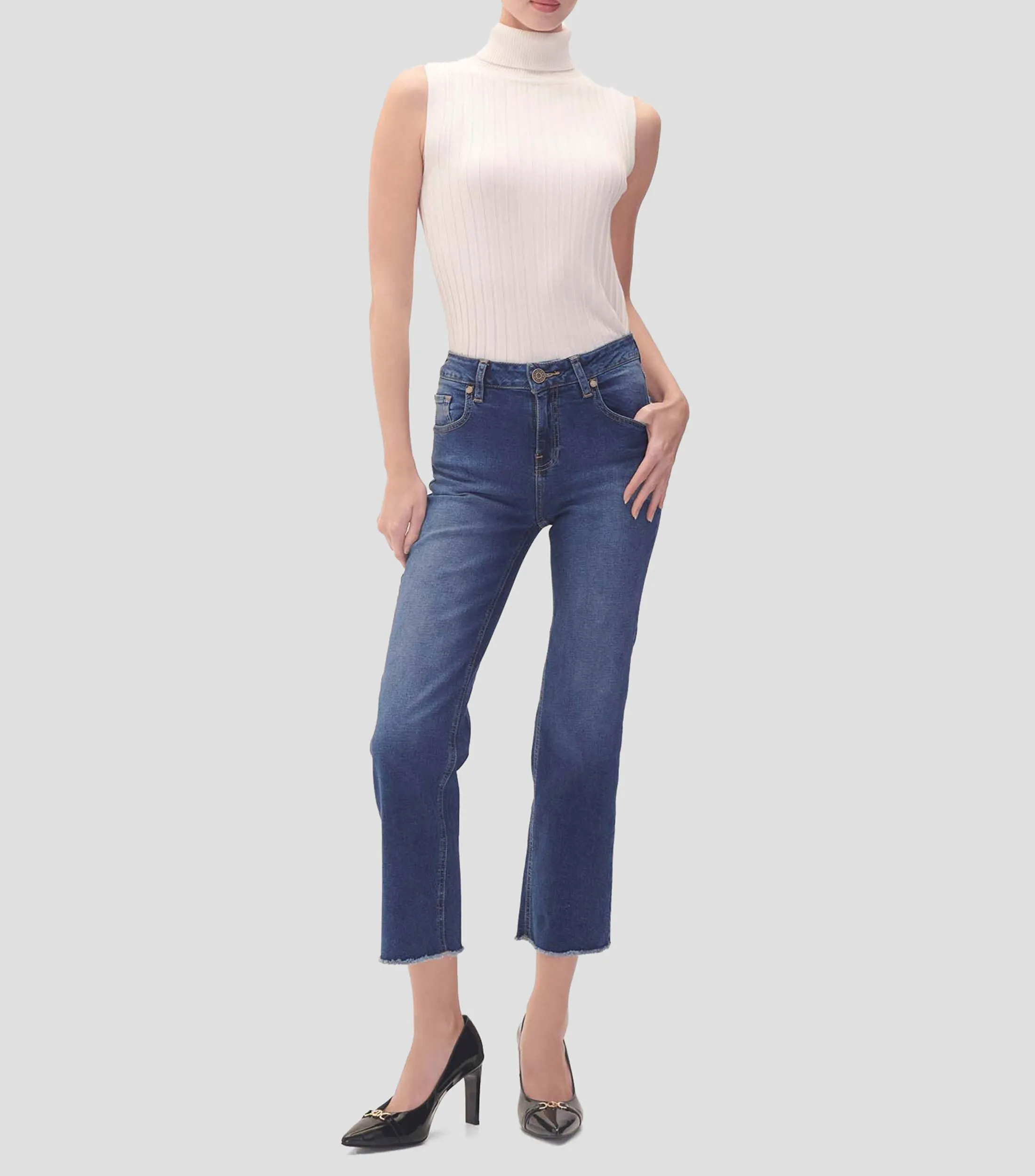 Julio Jeans Recto Tiro Medio Deshilado Mujer