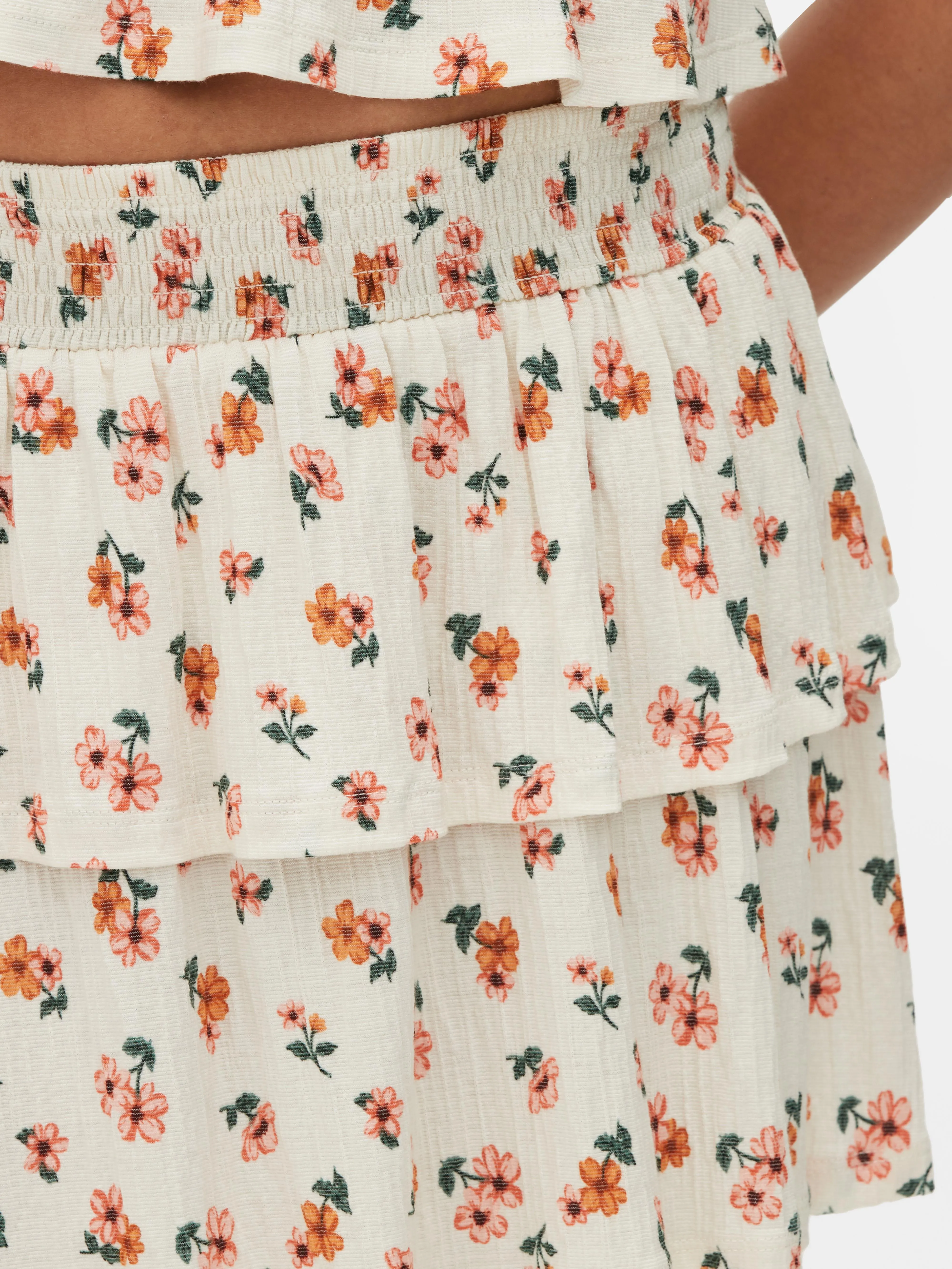 Minifalda fruncida con flores