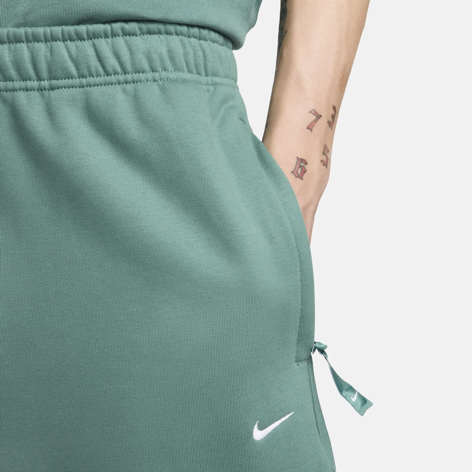 Nike Solo Swoosh