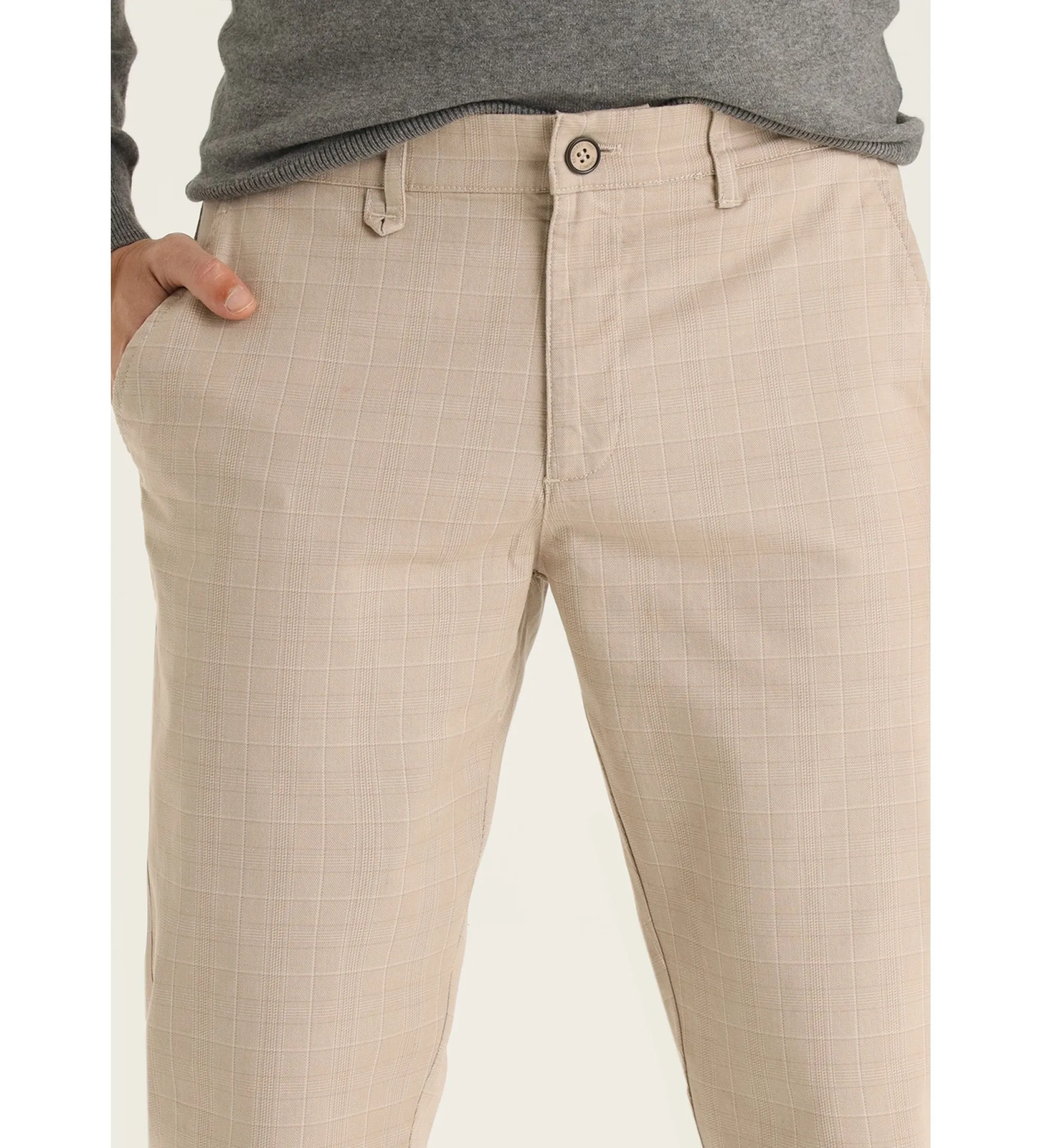 PANTALONES CHINO SLIM  TIRO MEDIO CON ESTAMPADO DE CUADROS BEIGE