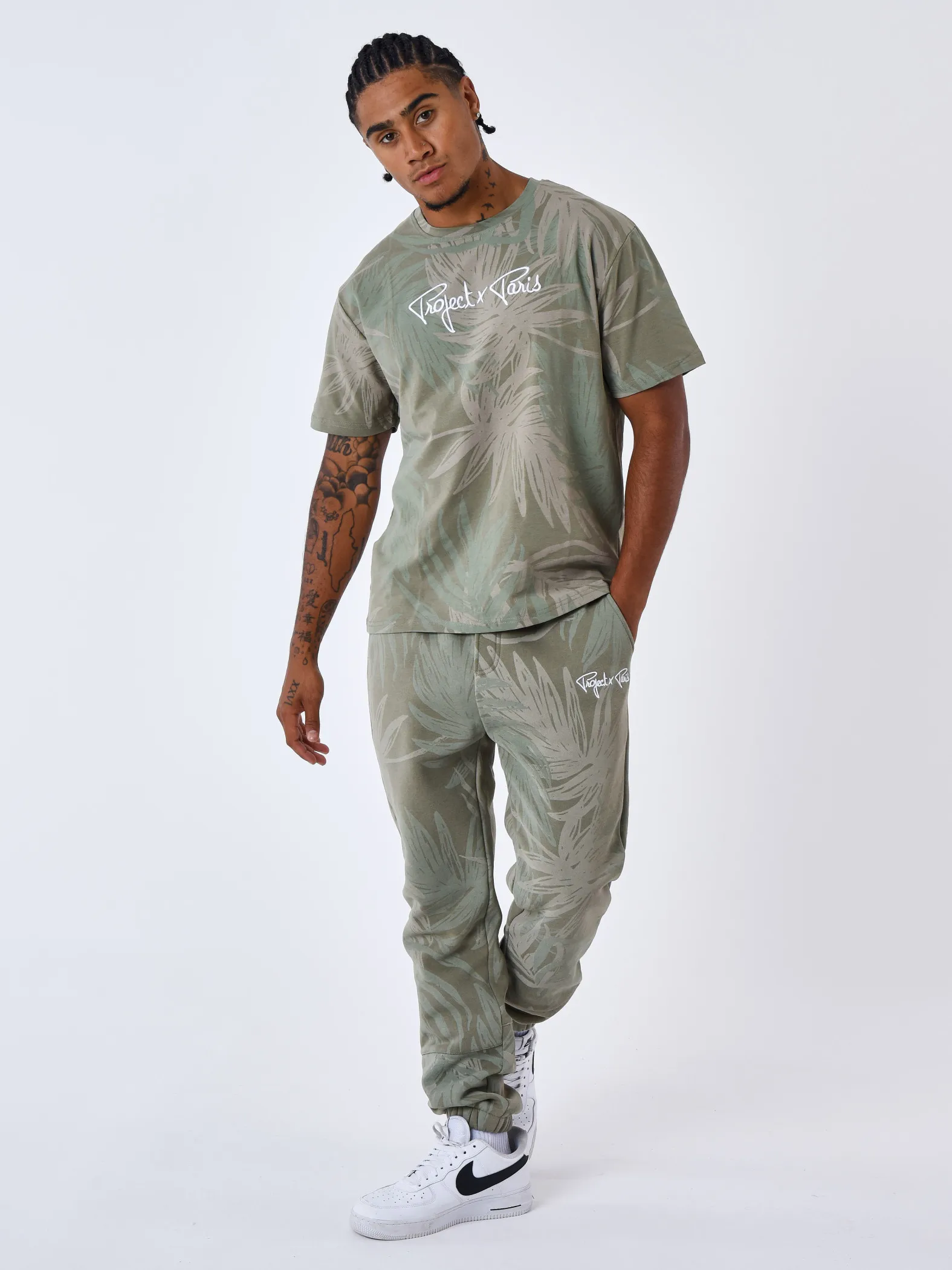 Pantalón de chándal con estampado integral de hojas de palmera