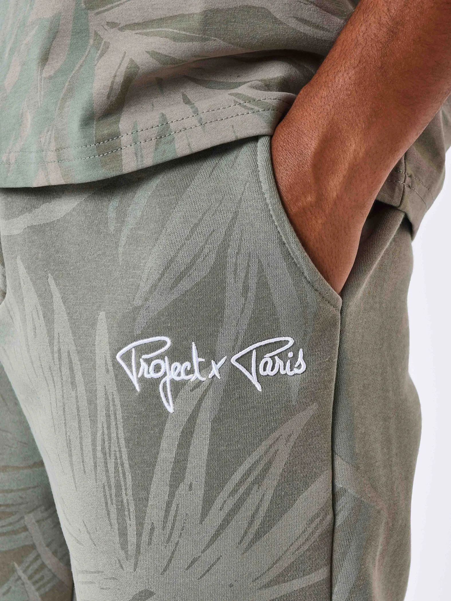 Pantalón de chándal con estampado integral de hojas de palmera