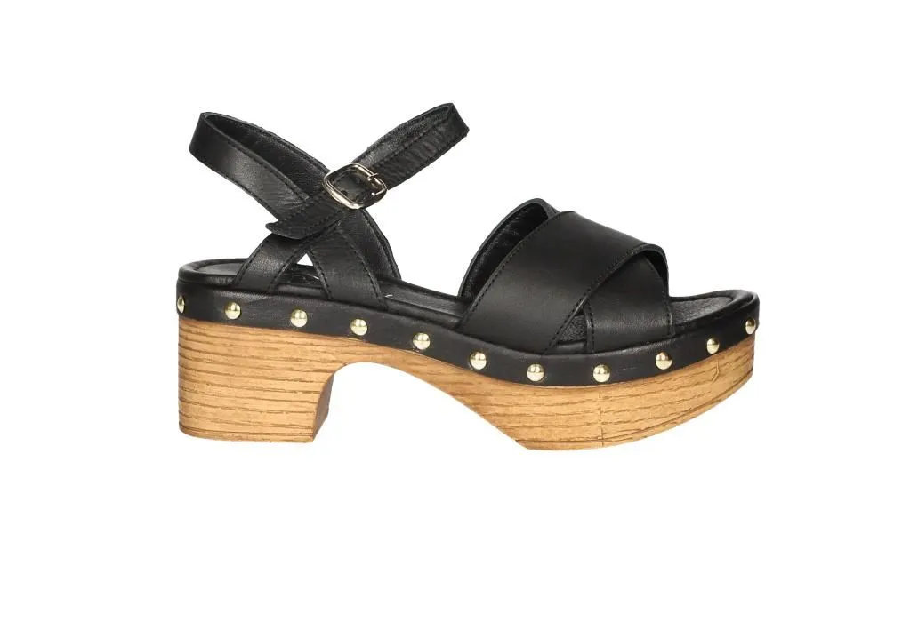 Sandalia Piel Negro Pala Tiras Cruzadas Filo Tachas Doradas