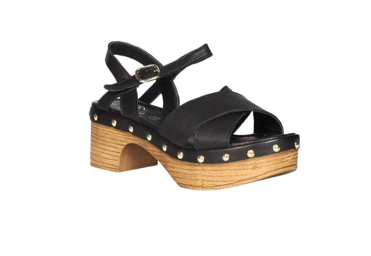 Sandalia Piel Negro Pala Tiras Cruzadas Filo Tachas Doradas