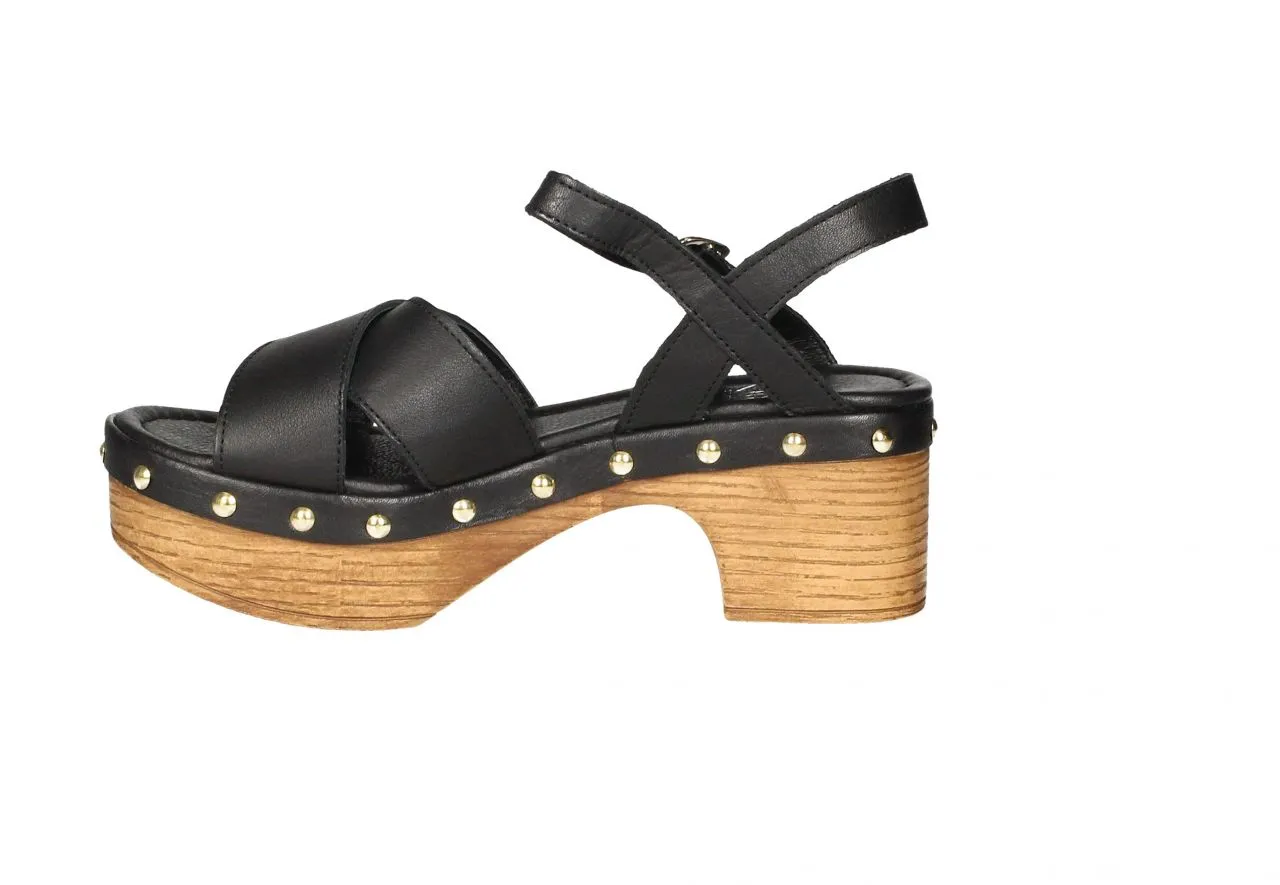 Sandalia Piel Negro Pala Tiras Cruzadas Filo Tachas Doradas