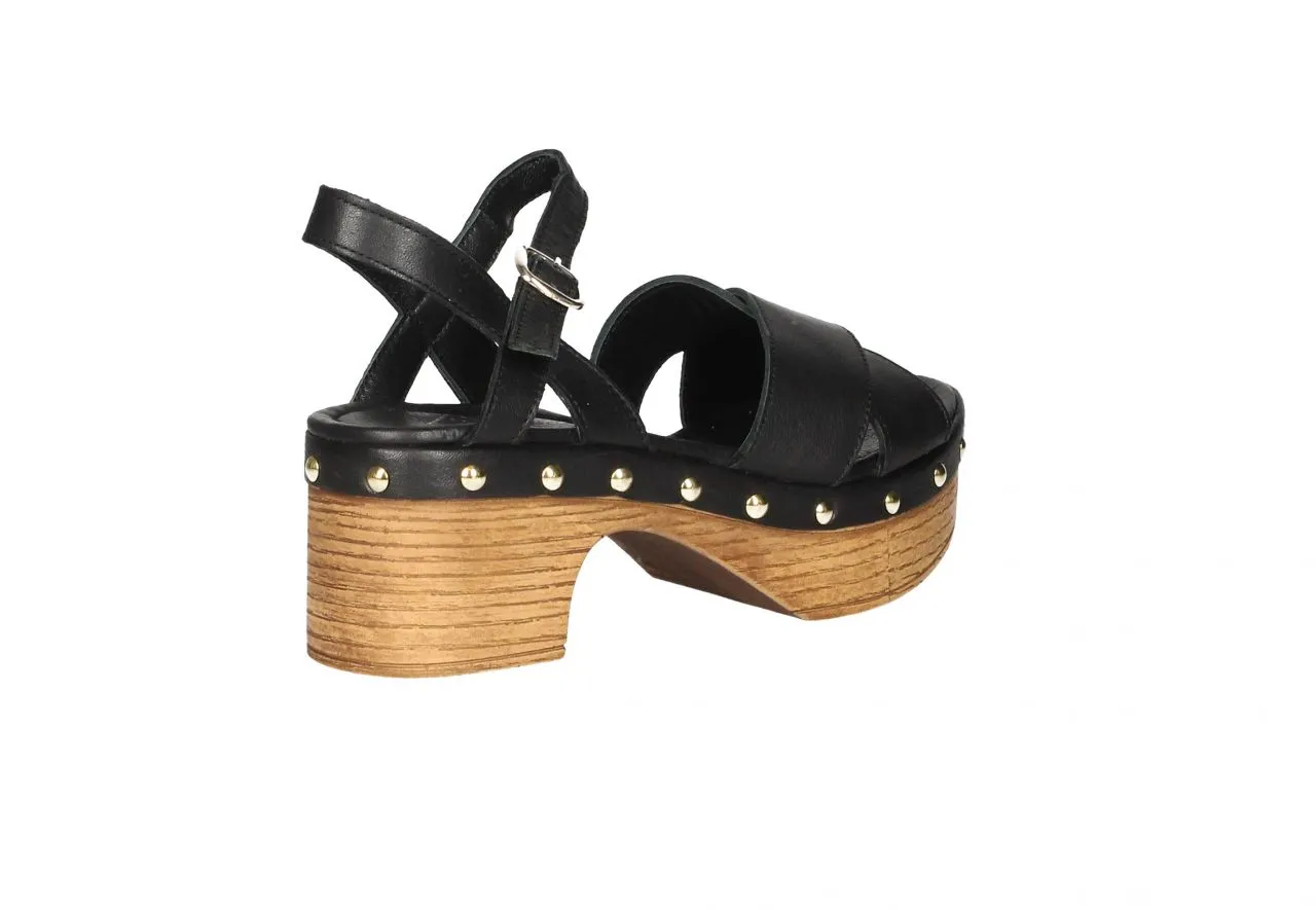 Sandalia Piel Negro Pala Tiras Cruzadas Filo Tachas Doradas