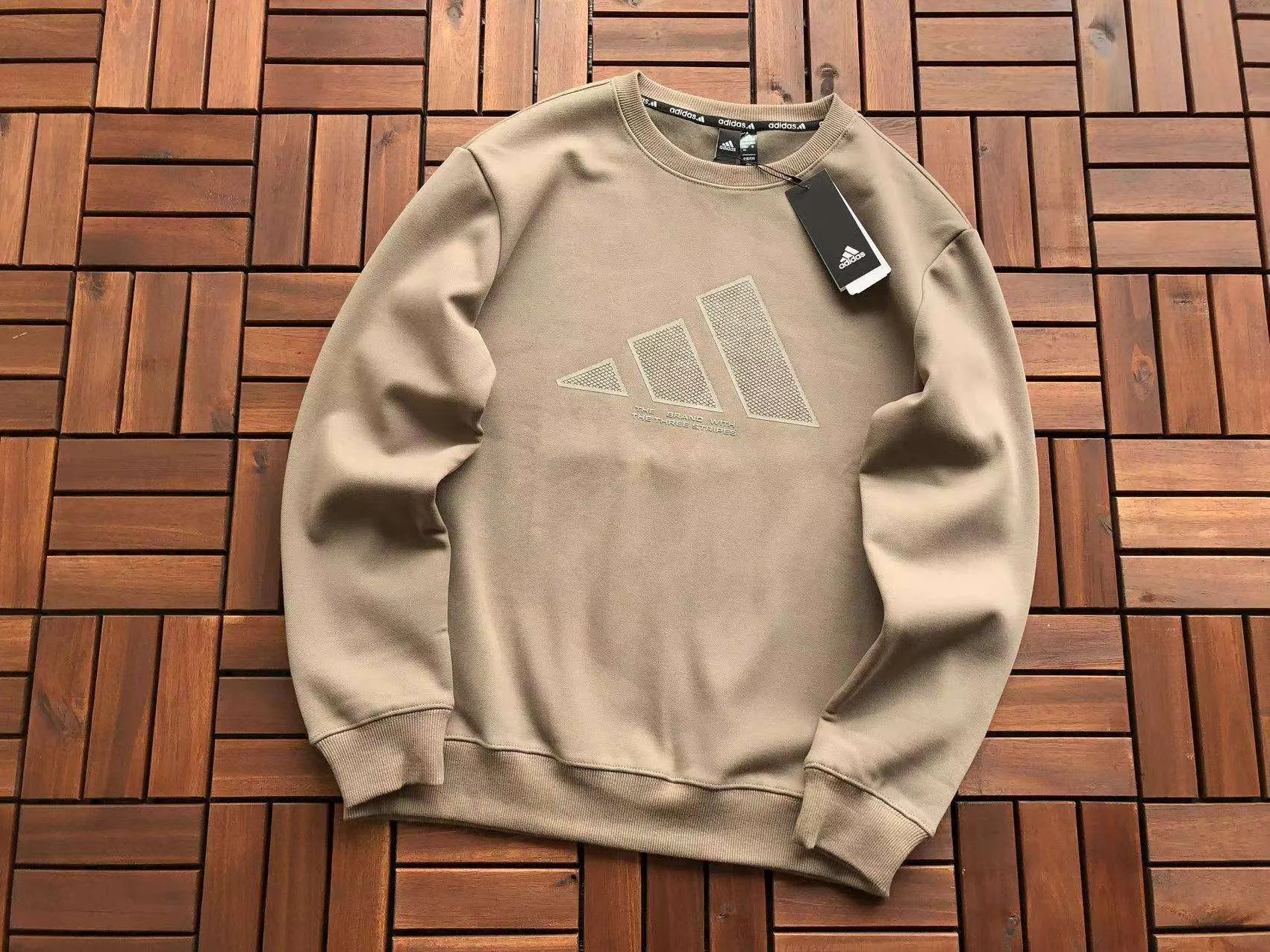 Sudadera Adidas sin Capucha Season 2024