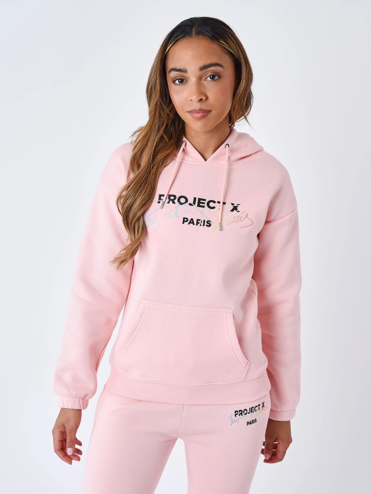 Sudadera con capucha bordada