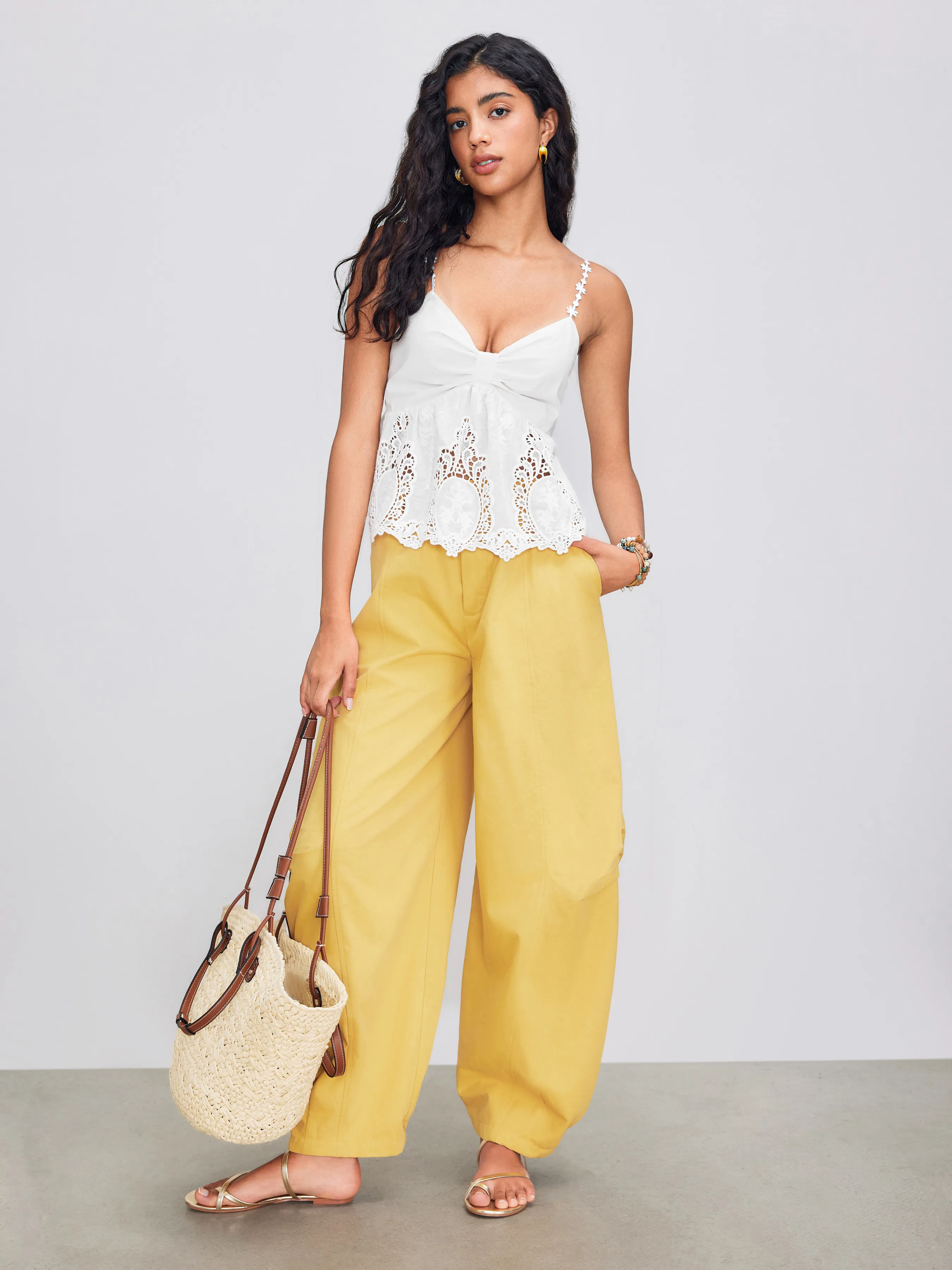 Top Cami fruncido con cuello en V y estampado floral tejido