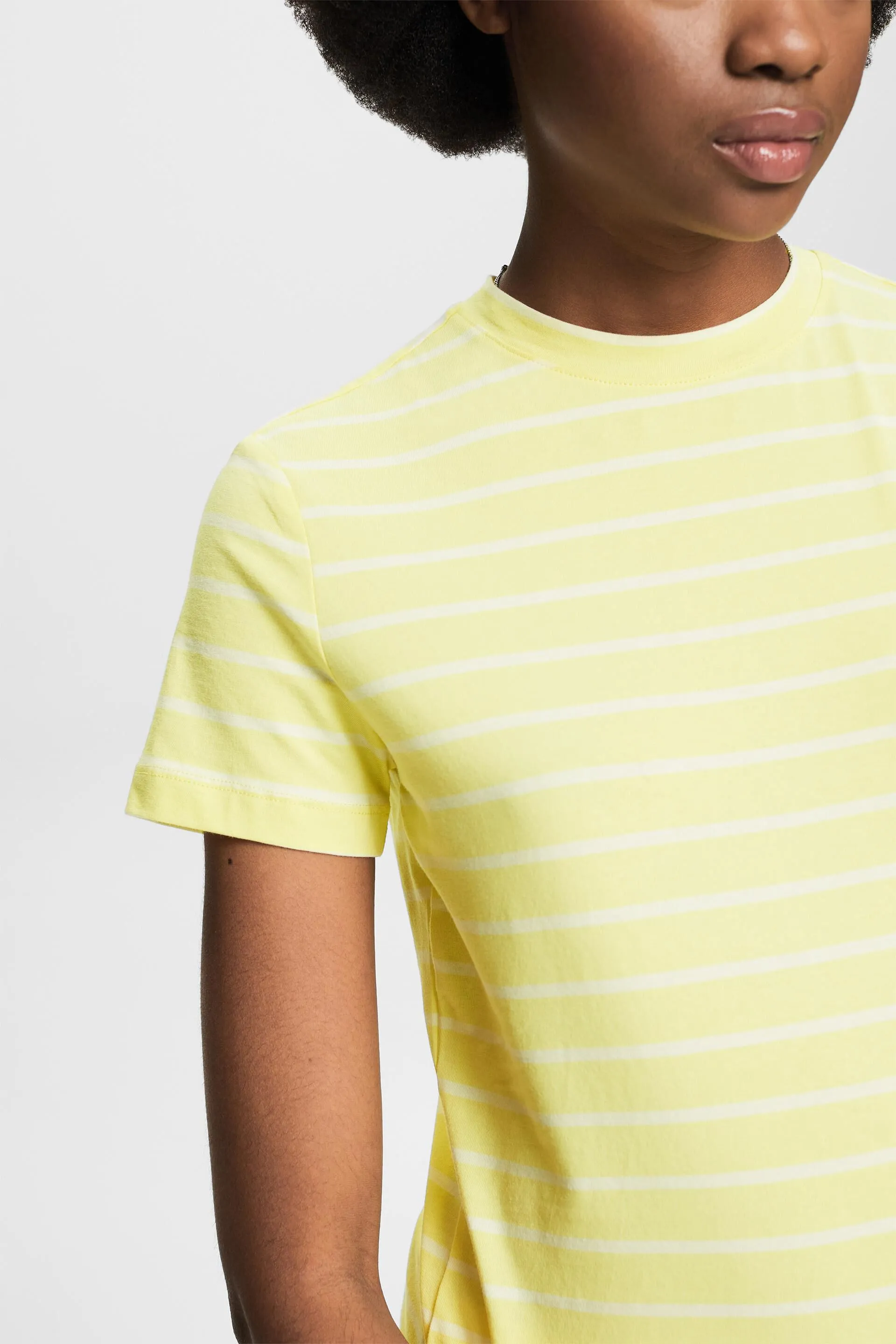 Top de rayas con cuello redondo