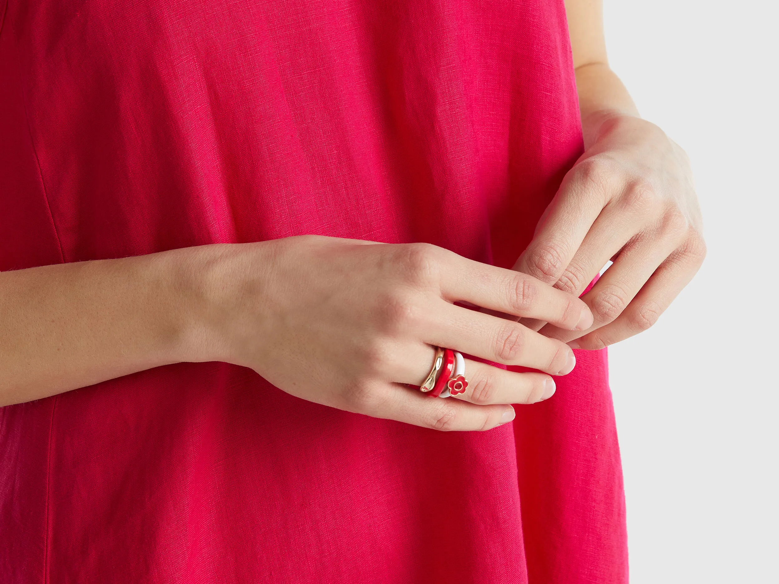 Tres anillo rojo, dorado y blanco