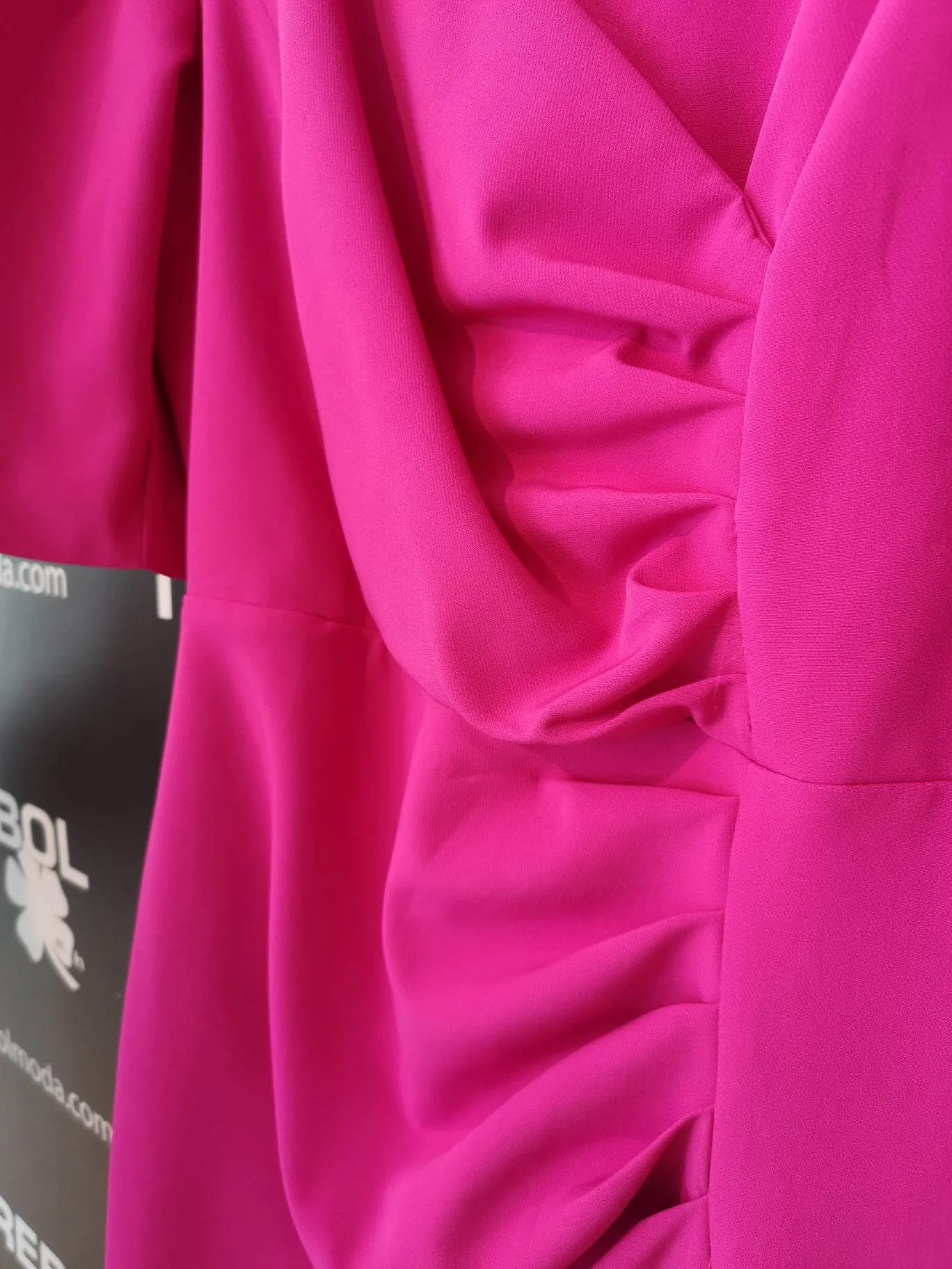 Vestido drapeado para ocultar barriguita