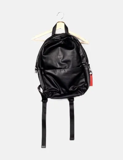 Zara Mochila monocolor detalle llavero