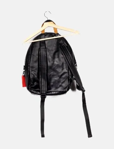 Zara Mochila monocolor detalle llavero